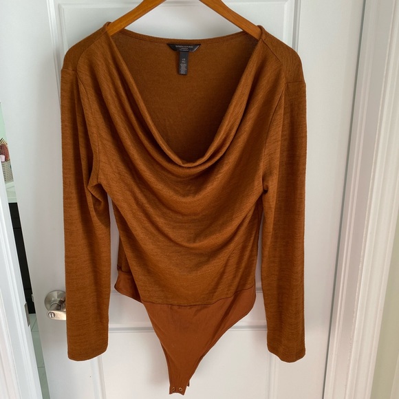 Banana Republic Tops - Scoop Neck Long Sleeve Bodysuit